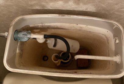 トイレタンク内の水量不足の写真