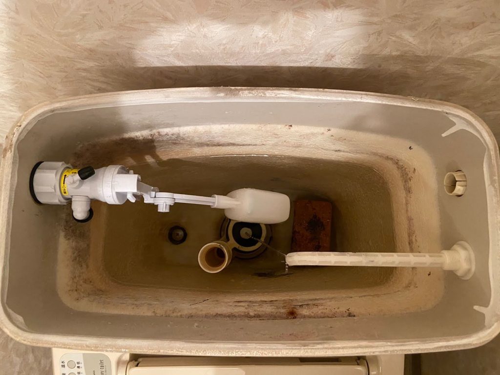 ボールタップが故障している写真