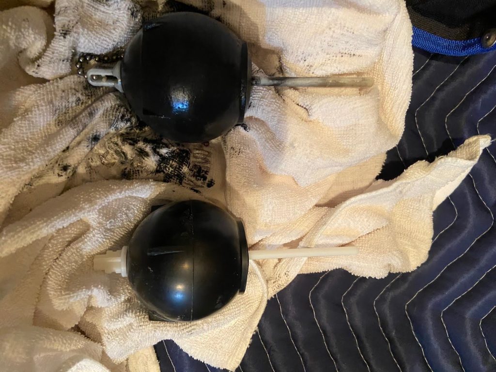 劣化したフロートバルブの写真