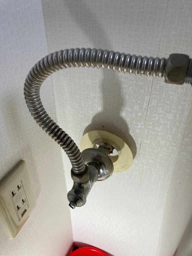 止水栓のナット部分の写真